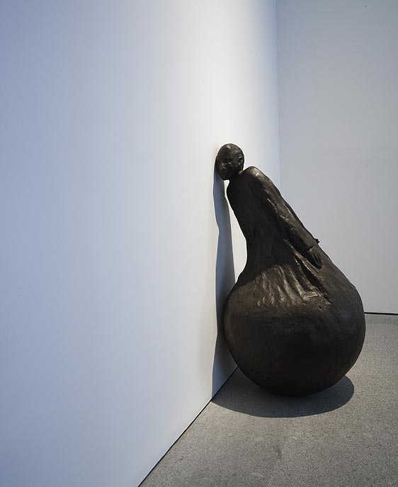 munoz-9-figura-que-escucha-elmundoes