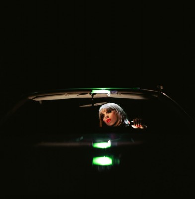 noche en automovil.-foto Alex Prager.-Michael Hoppen Contemporary
