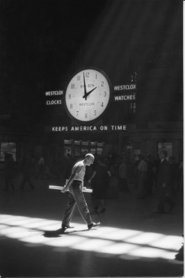 tiempo.-88.-Nueva York -estacion central 1960.-foto Neil Libbert.-Michael Hoppen Gallery
