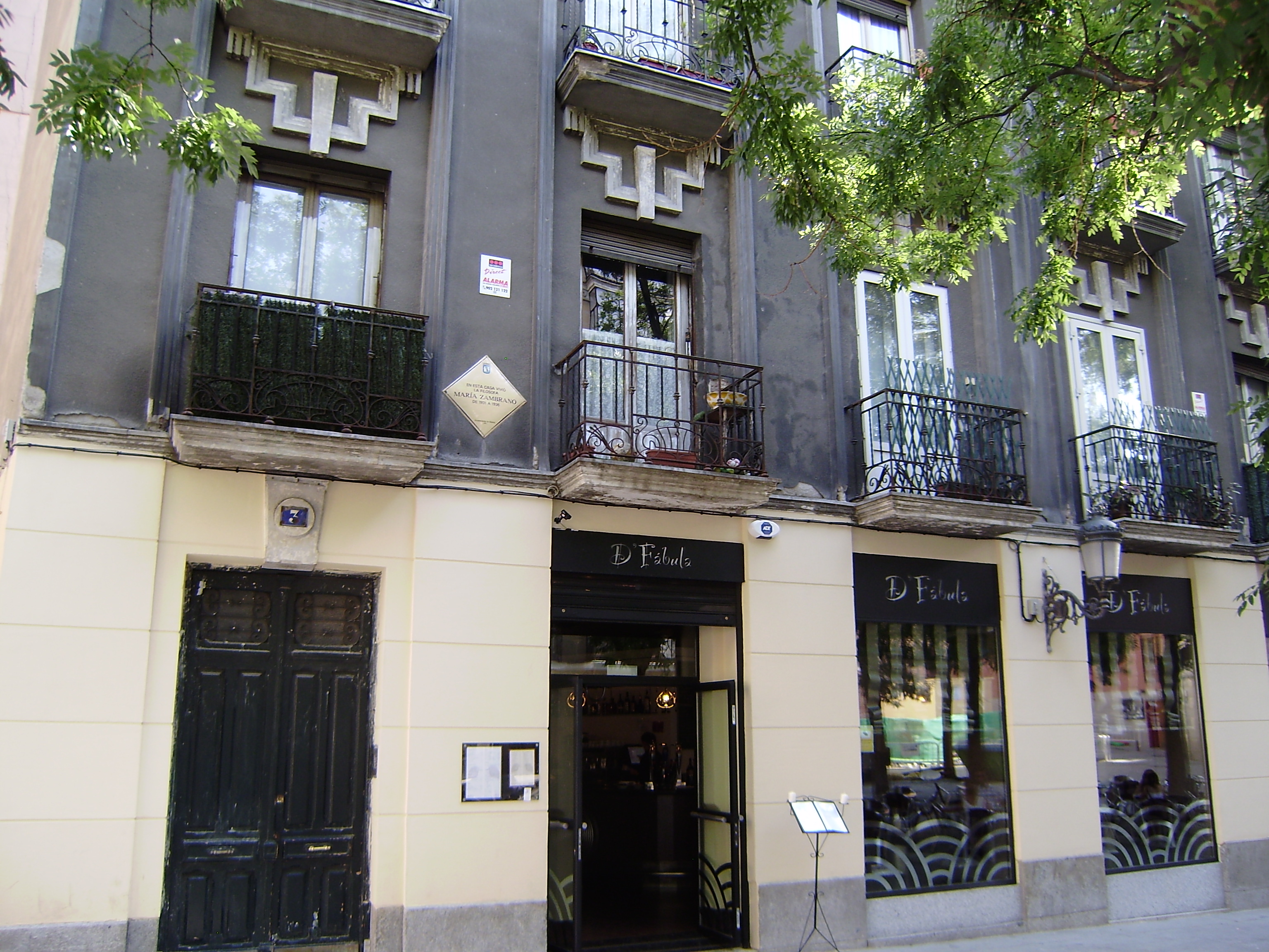 casa donde vivió María Zambrano (Plaza de Conde de Barajas)