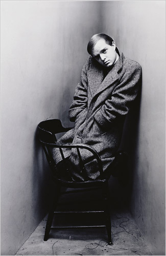 IRVIN PENN.-LL.-Truman Capote.-New York 1948.-foto Irving Penn.-Morgan Library Museum.-The New York Times.